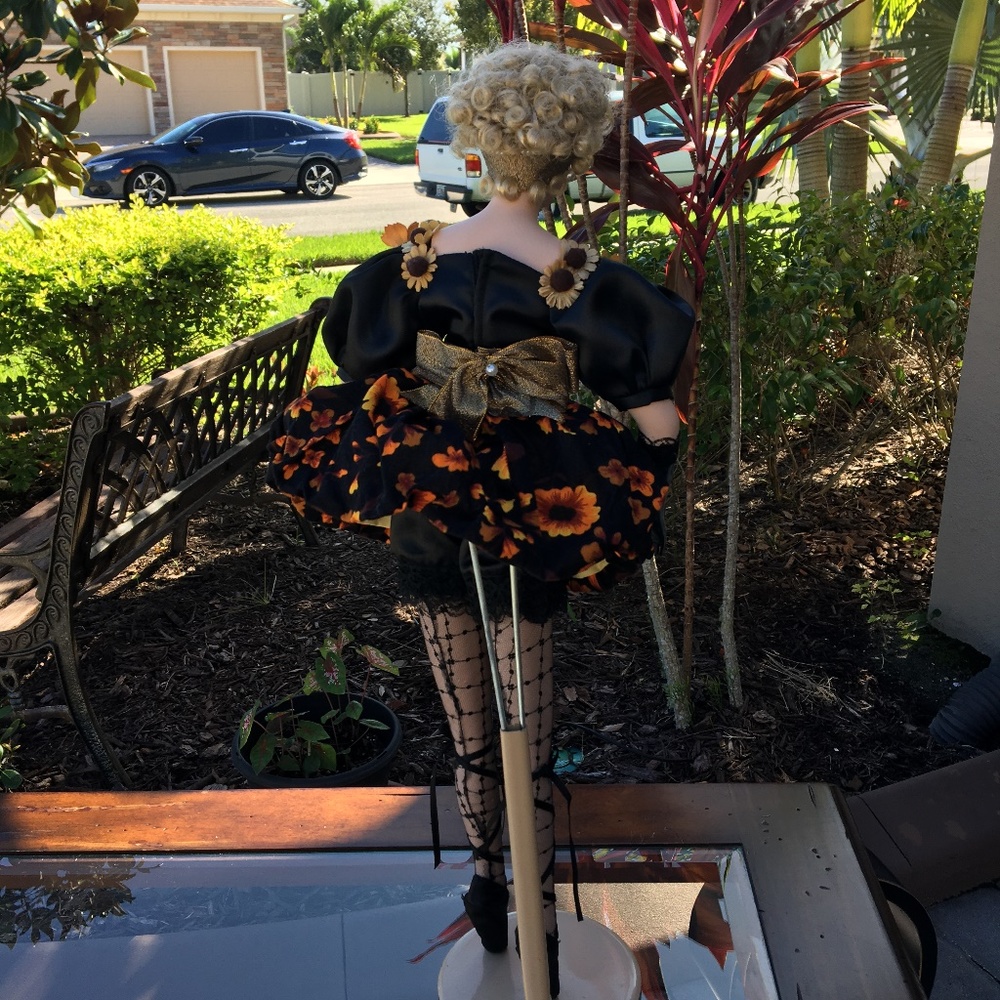 ⬇️⬇️Collectible Porcelain  Ballerina Victorian Doll - Picture 4 of 5